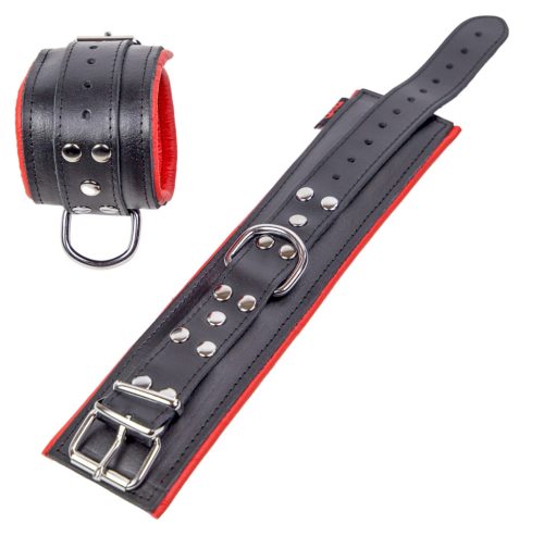 Párnázott bőrbilincs – fekete-piros intim kiegészítő