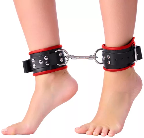 Bőr bokakötők – fekete-piros prémium érzékiség