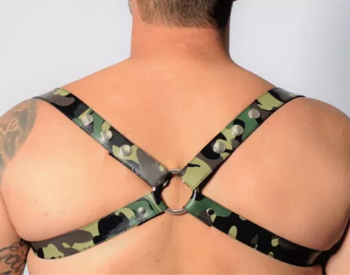 Camouflage bőrhám – stílusos kiegészítő S/M méretben