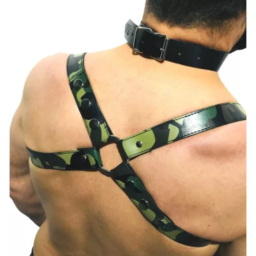 Camouflage bőr hám – stílusos férfi kiegészítő S/M