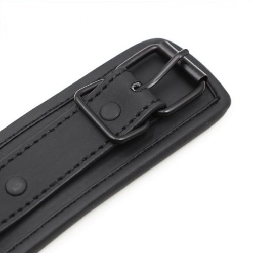 Prémium fekete nyakörv pórázzal - elegáns vezérlés élményéhez