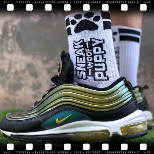 SNEAKFREAXX - prémium kutyás zoknik feketében és fehérben