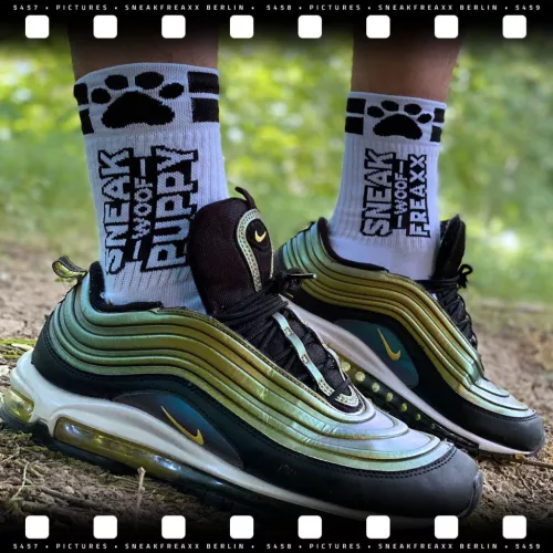 SNEAKFREAXX - prémium kutyás zoknik feketében és fehérben