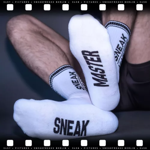 SNEAK MASTER – stílusos fehér-fekete zokni