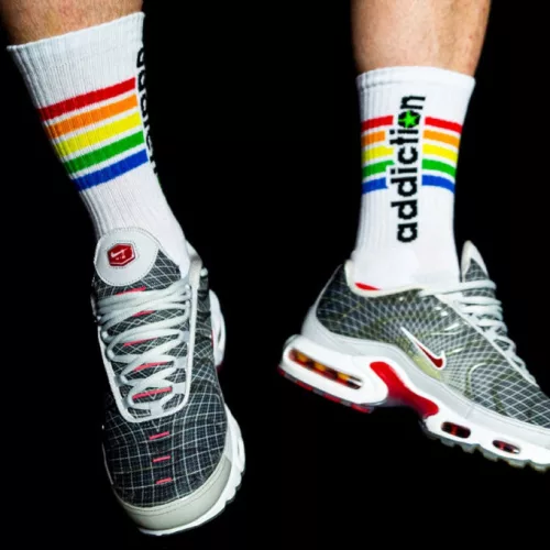 Addiction Pride – divatos, színes zoknik érzéki stílusban