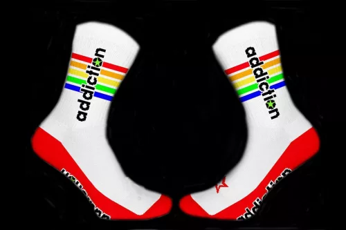 Addiction Pride – divatos, színes zoknik érzéki stílusban