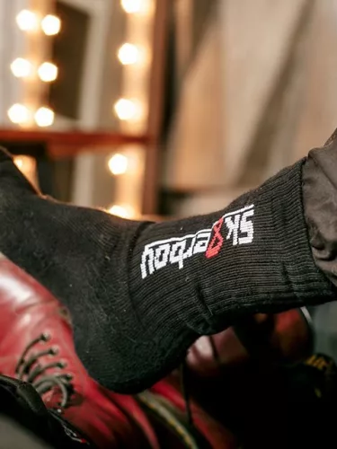 Sk8erboy – fekete crew zokni, stílusos kiegészítő