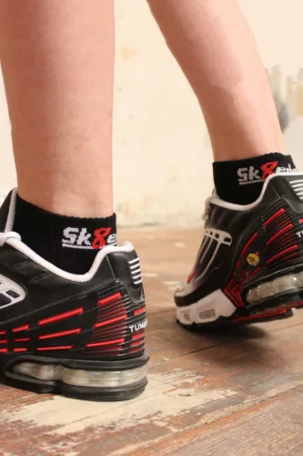 Sk8erboy – fekete negyed zokni a stílusos megjelenésért