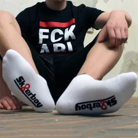 QUARTER Sk8erboy – stílusos fehér alacsony zoknik