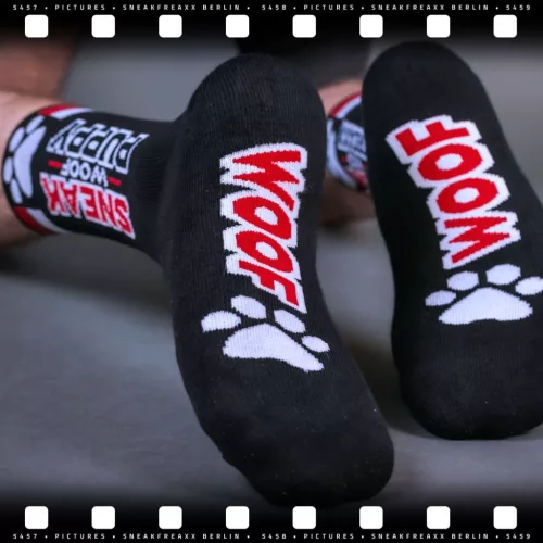 SNEAK PUPPY – fekete-piros sportszokni