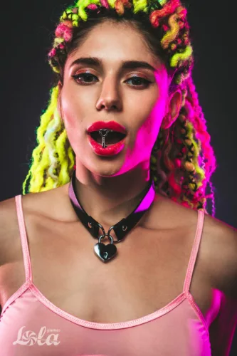 Lola Games BDSM nyakörv szabályozható PVC fekete-piros 2,5 cm széles
