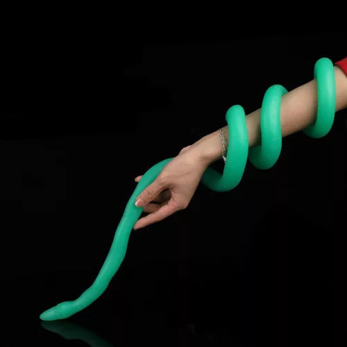 Ultra Snake – hosszú zöld dildó (120 x 2,7 cm)