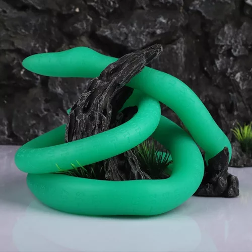 Ultra Snake – hosszú zöld dildó (120 x 2,7 cm)