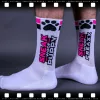 Sneak Woof – játékos rózsaszín kutya zoknik