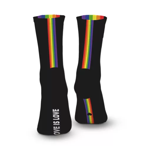 Love is Love Fekete zokni szivárvány csíkkal egy méret 39-45