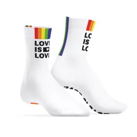   Love is Love Fehér zokni szivárvány csíkokkal egy méret 39-45-ös