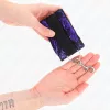 KINK – érzéki bársonyos csuklókötözők - lila/fekete