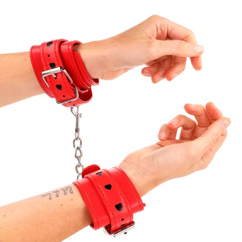 KINK – állítható piros csuklókötöző fekete szívvel