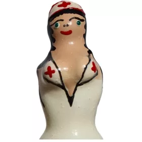 Condomerie szőke nővér kézzel festett díszóvszer