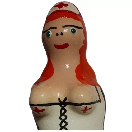Condomerie vörös hajú nővér kézzel festett díszóvszer